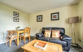 Charming 1 Bed Apartment With Castle View